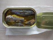 Ningunos añadidos artificiales conservaron los pescados de la sardina, sardinas de la estación en agua