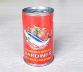 Pescados conservados de la sardina en salsa de tomate muchos tipo de embalaje