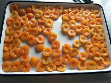 Mitades conservadas venta al por mayor del albaricoque de la fruta fresca en jarabe ligero