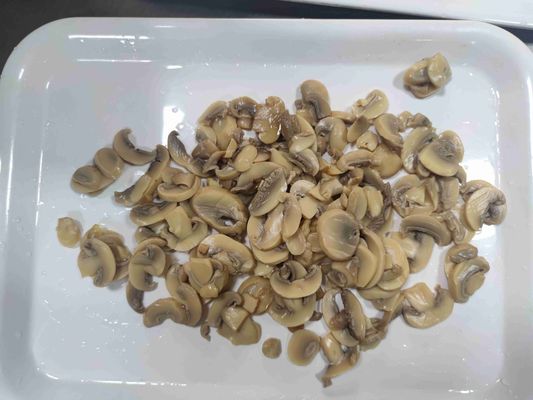 Producto de champiñones enlatados de sabor natural puro con un toque salado, perfecto para restaurantes y fabricantes de alimentos