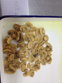 Las setas cortadas conservadas conservaron pedazos de las setas y provienen 2840g