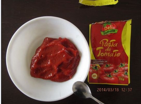 Pasta de tomate enlatada Brix hecha con tomates como ingrediente principal