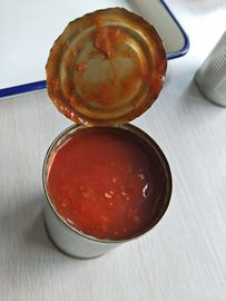 Corpo de caballa de pescado enlatado sabor a salsa de tomate aceite claro