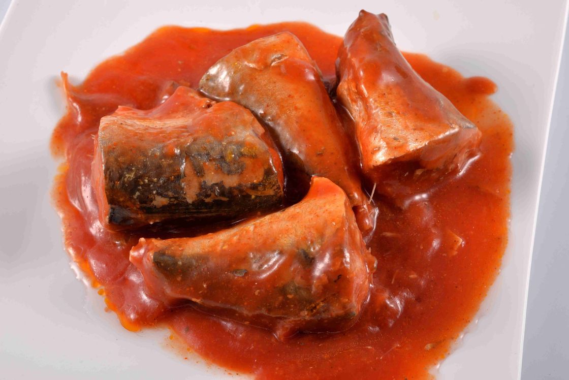 Caballa conservada en la salsa de tomate 425g (15oz)