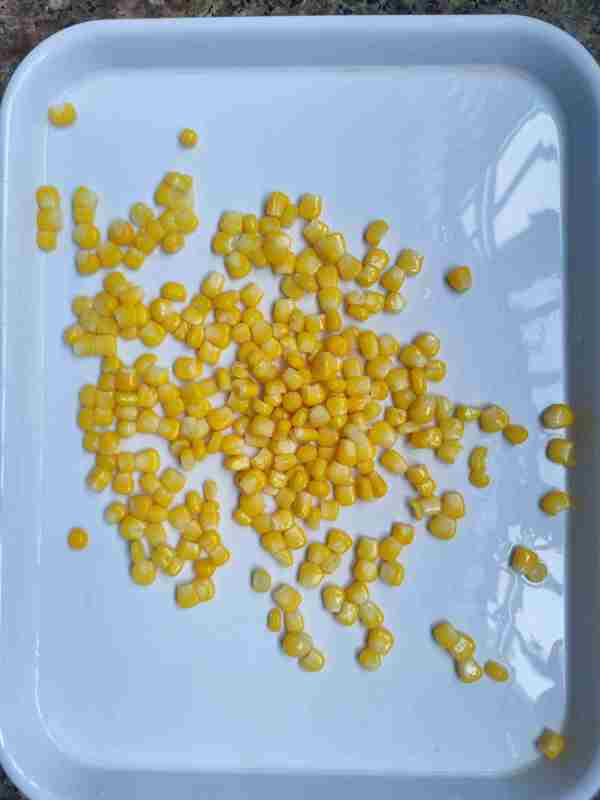 Maíz dulce enlatado listo para comer y perfecto para cualquier plato