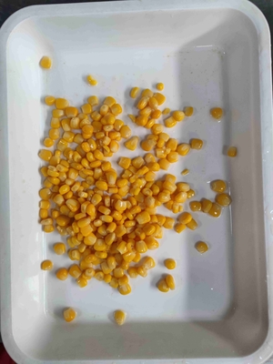 Envasado de estaño amarillo suave de maíz dulce en forma de núcleo entero