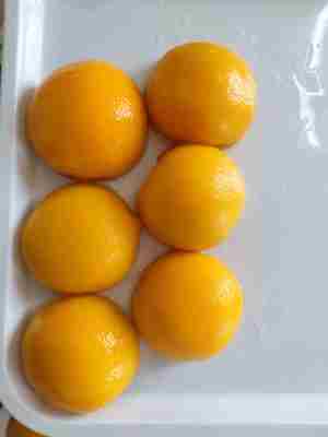 Delicioso melocotón amarillo enlatado para los amantes de la fruta Servido refrigerado o a temperatura ambiente