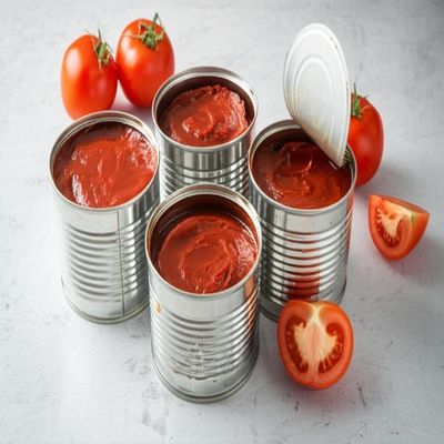 Guardar en un lugar fresco y seco la pasta de tomate enlatada para almacenamiento