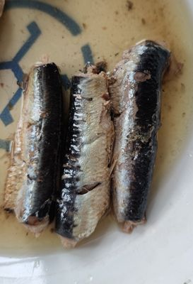 Personalización de la sardina enlatada de pescado no perecedero 125 g