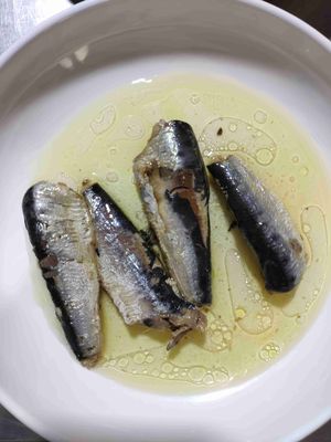 Tamaño de la lata 155g Sardinas enlatadas Información nutricional Ricas en ácidos grasos Omega-3 Tipo enlatado